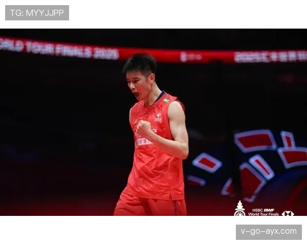 李诗沣刚从馆里出来，背的包比我一个月工资还扎心
